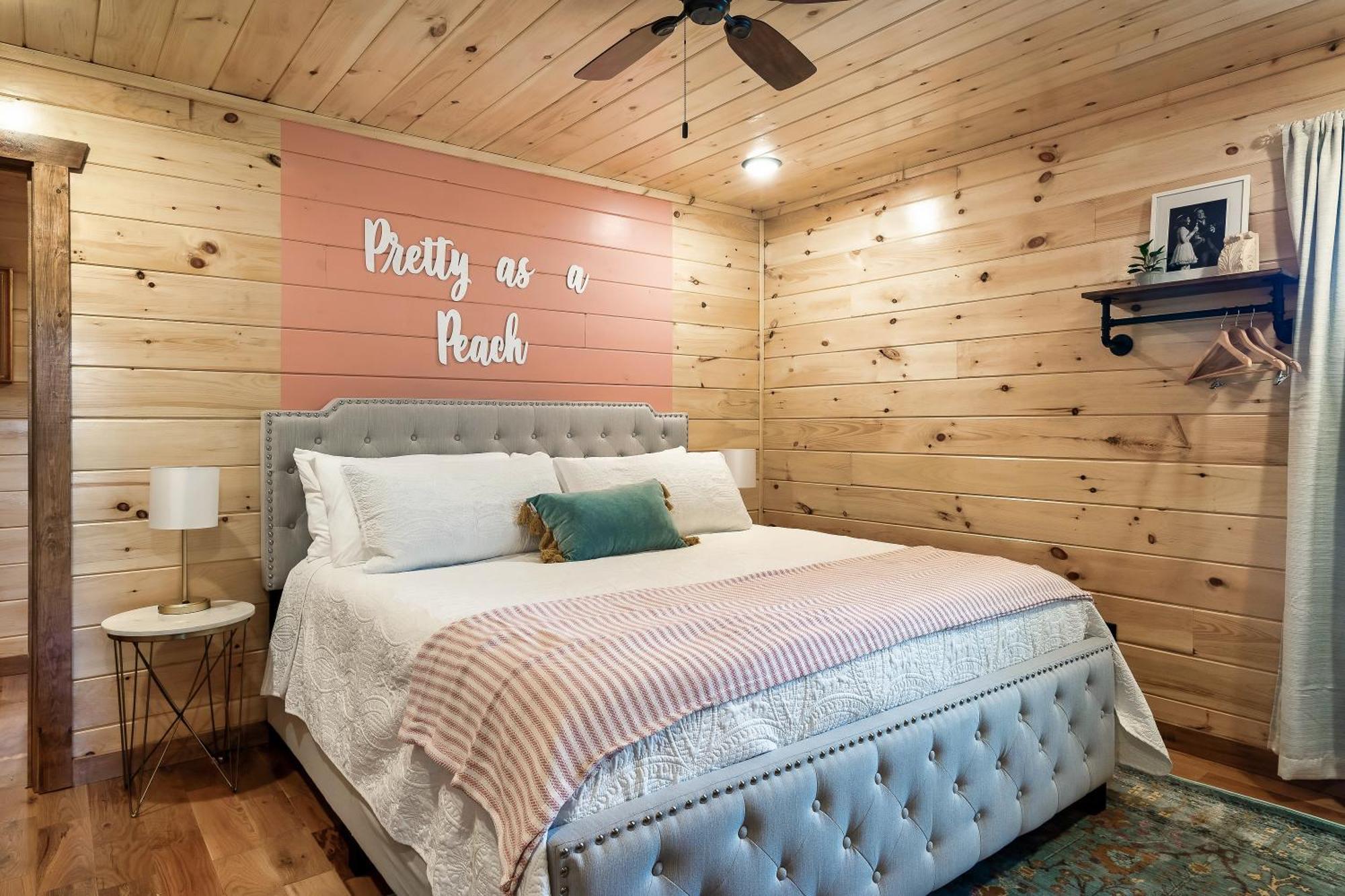 Smokiesboutiquecabins Would Love To Host You At Dolly'S Cute Cabin! 4 Suites With Private Bathrooms - Hot Tub, Fire Pit, Game Room, Resort Pool Open Memorial Day Through Labor Day! Gatlinburg Zewnętrze zdjęcie