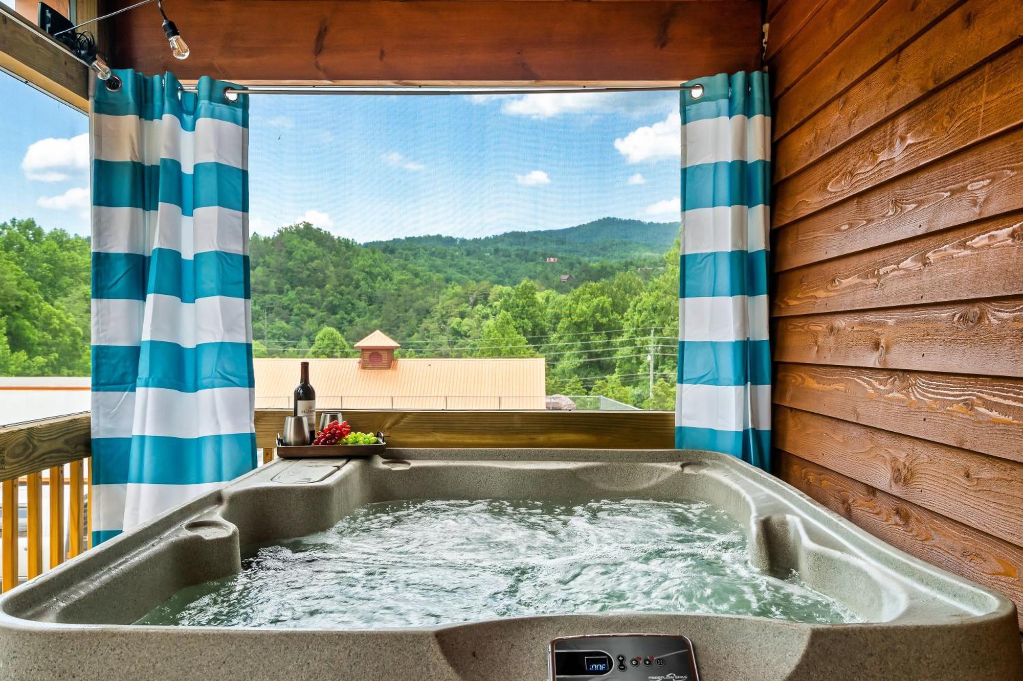 Smokiesboutiquecabins Would Love To Host You At Dolly'S Cute Cabin! 4 Suites With Private Bathrooms - Hot Tub, Fire Pit, Game Room, Resort Pool Open Memorial Day Through Labor Day! Gatlinburg Zewnętrze zdjęcie