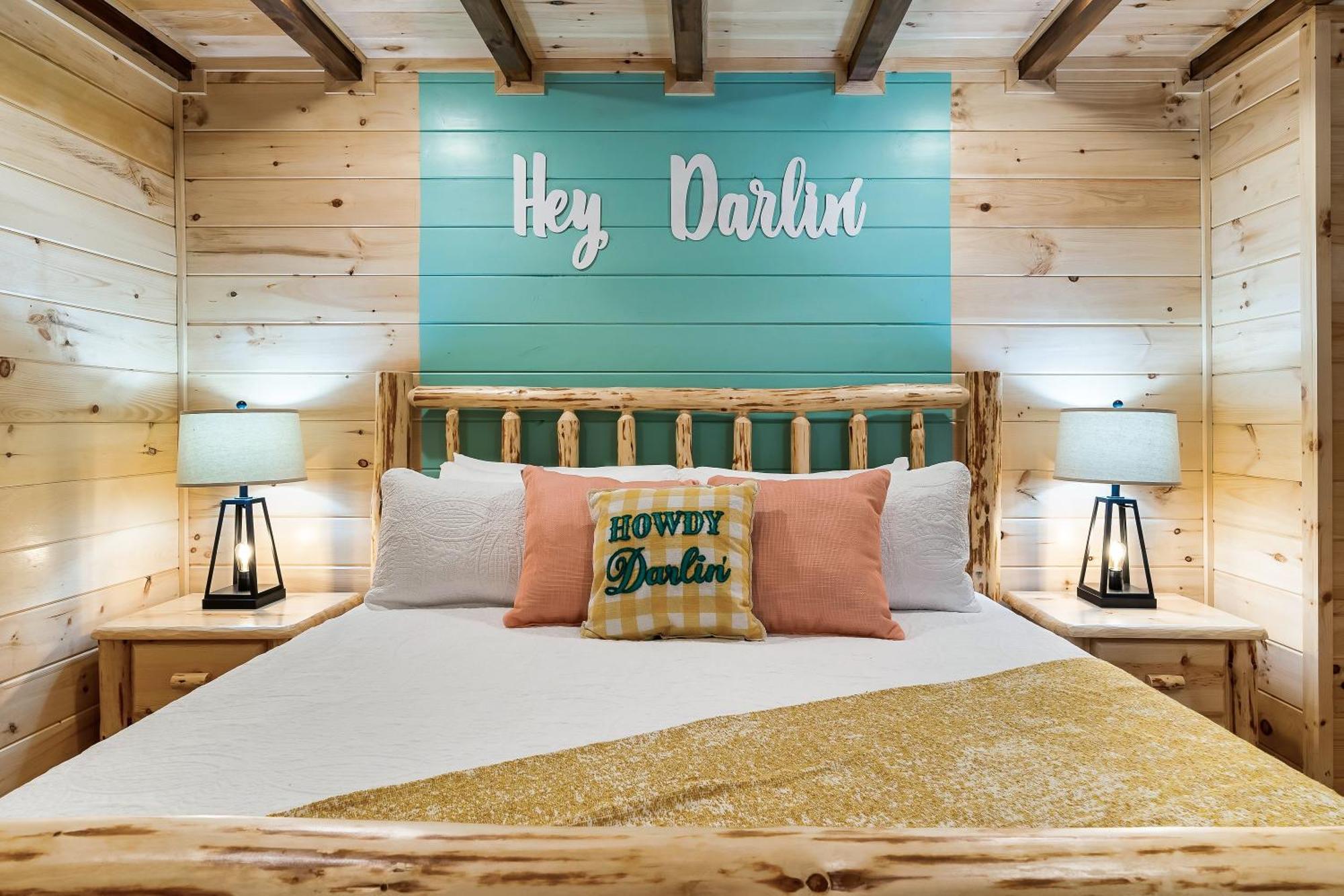 Smokiesboutiquecabins Would Love To Host You At Dolly'S Cute Cabin! 4 Suites With Private Bathrooms - Hot Tub, Fire Pit, Game Room, Resort Pool Open Memorial Day Through Labor Day! Gatlinburg Zewnętrze zdjęcie