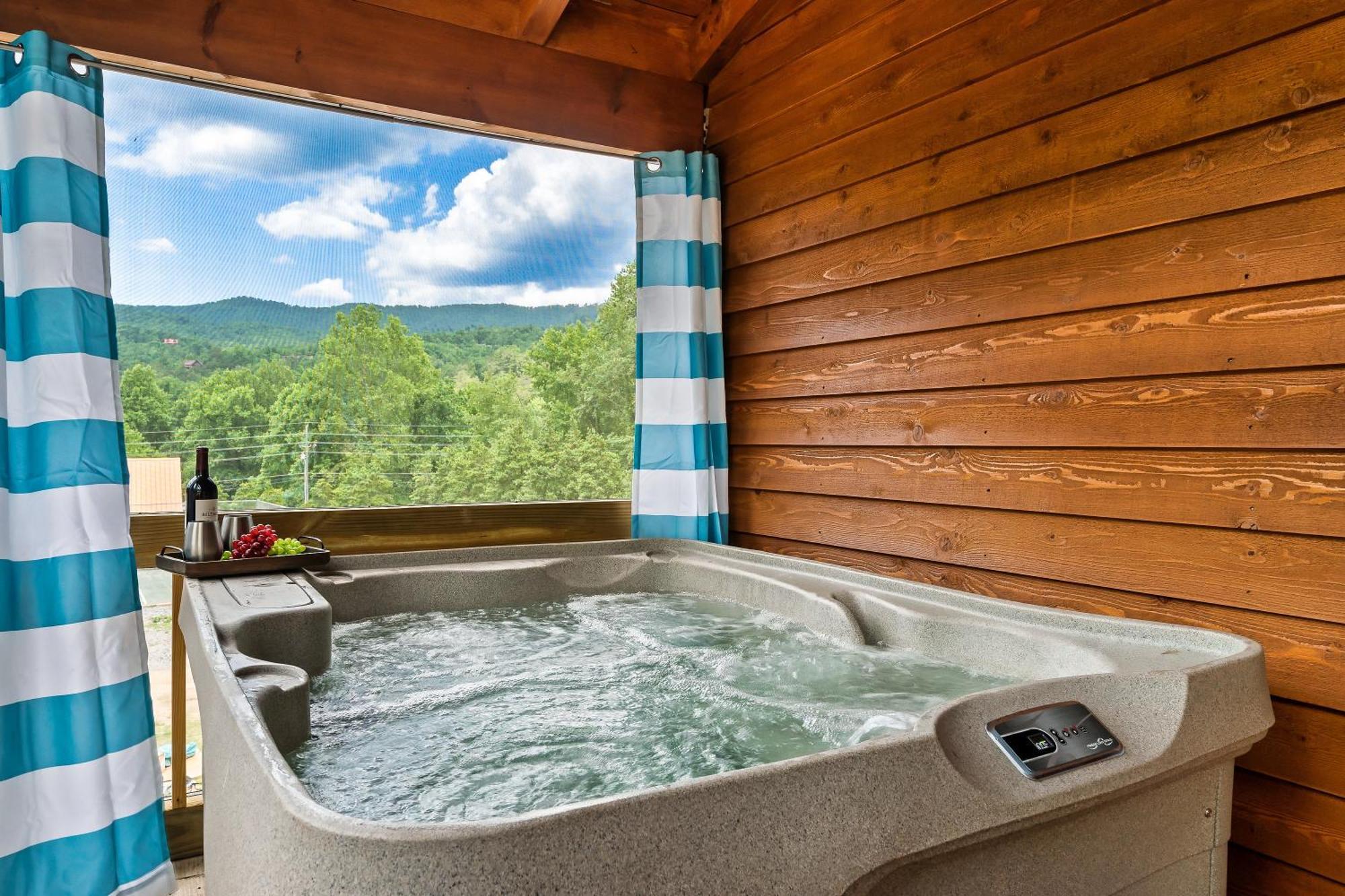 Smokiesboutiquecabins Would Love To Host You At Dolly'S Cute Cabin! 4 Suites With Private Bathrooms - Hot Tub, Fire Pit, Game Room, Resort Pool Open Memorial Day Through Labor Day! Gatlinburg Zewnętrze zdjęcie