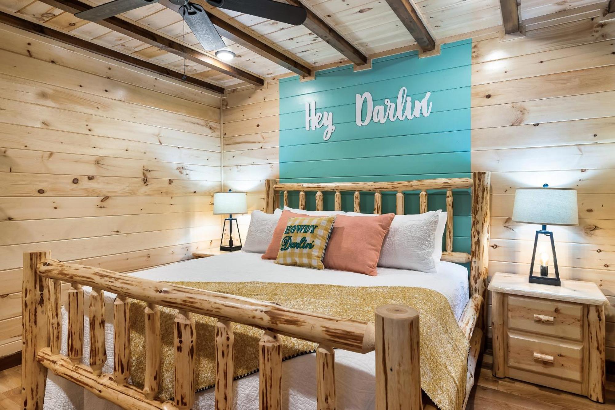 Smokiesboutiquecabins Would Love To Host You At Dolly'S Cute Cabin! 4 Suites With Private Bathrooms - Hot Tub, Fire Pit, Game Room, Resort Pool Open Memorial Day Through Labor Day! Gatlinburg Zewnętrze zdjęcie