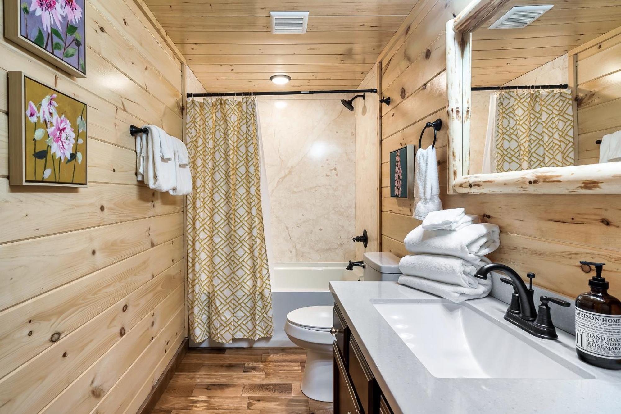 Smokiesboutiquecabins Would Love To Host You At Dolly'S Cute Cabin! 4 Suites With Private Bathrooms - Hot Tub, Fire Pit, Game Room, Resort Pool Open Memorial Day Through Labor Day! Gatlinburg Zewnętrze zdjęcie