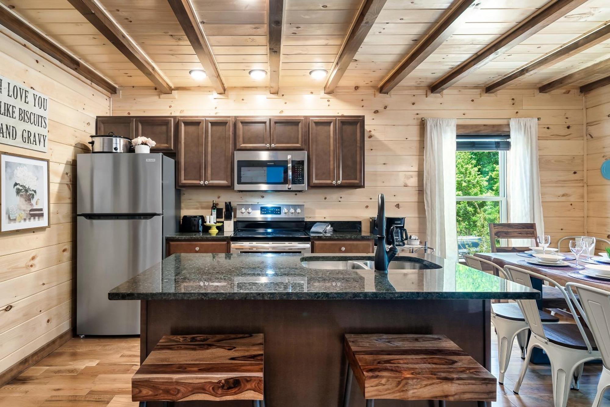 Smokiesboutiquecabins Would Love To Host You At Dolly'S Cute Cabin! 4 Suites With Private Bathrooms - Hot Tub, Fire Pit, Game Room, Resort Pool Open Memorial Day Through Labor Day! Gatlinburg Zewnętrze zdjęcie