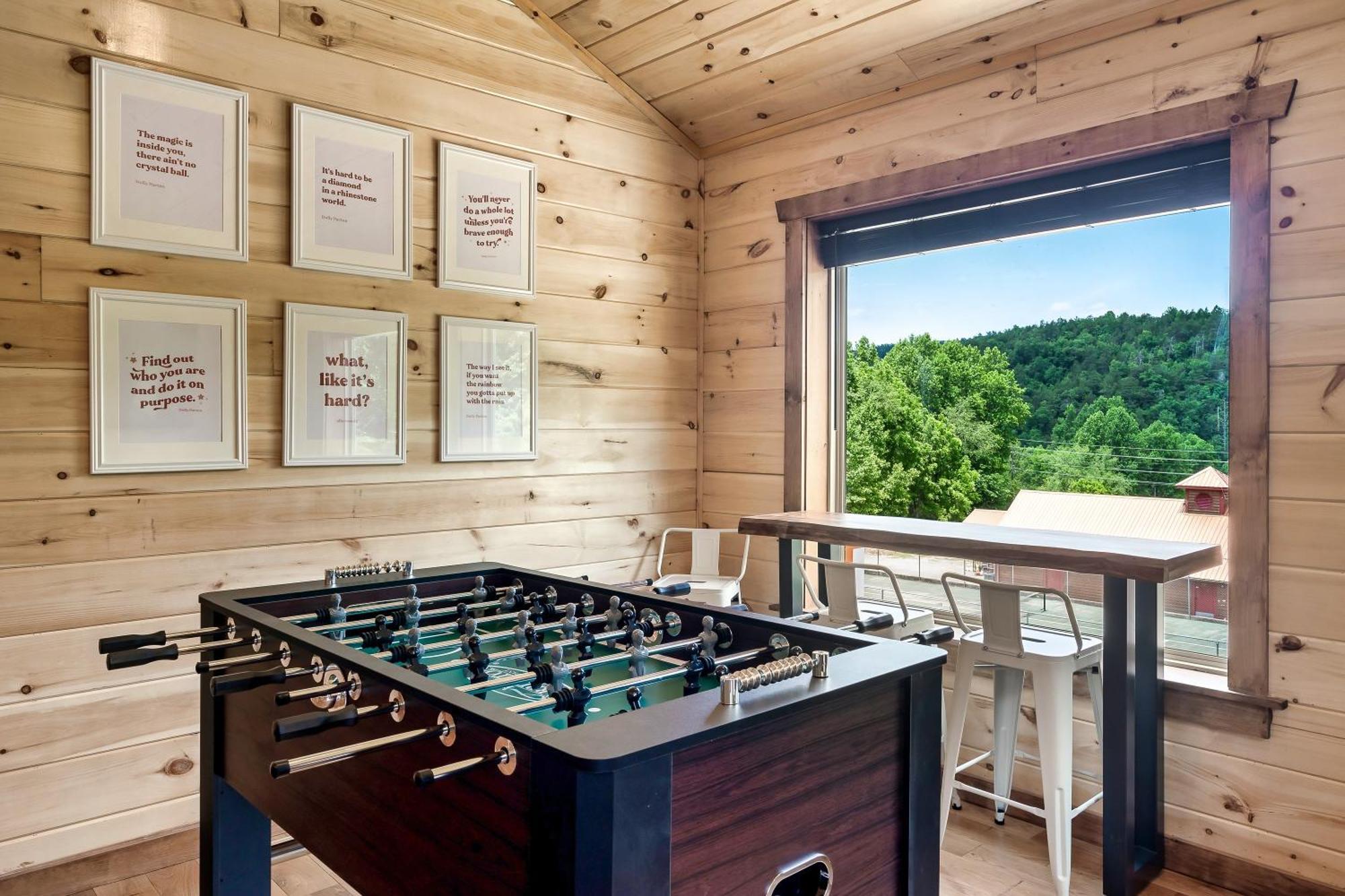 Smokiesboutiquecabins Would Love To Host You At Dolly'S Cute Cabin! 4 Suites With Private Bathrooms - Hot Tub, Fire Pit, Game Room, Resort Pool Open Memorial Day Through Labor Day! Gatlinburg Zewnętrze zdjęcie