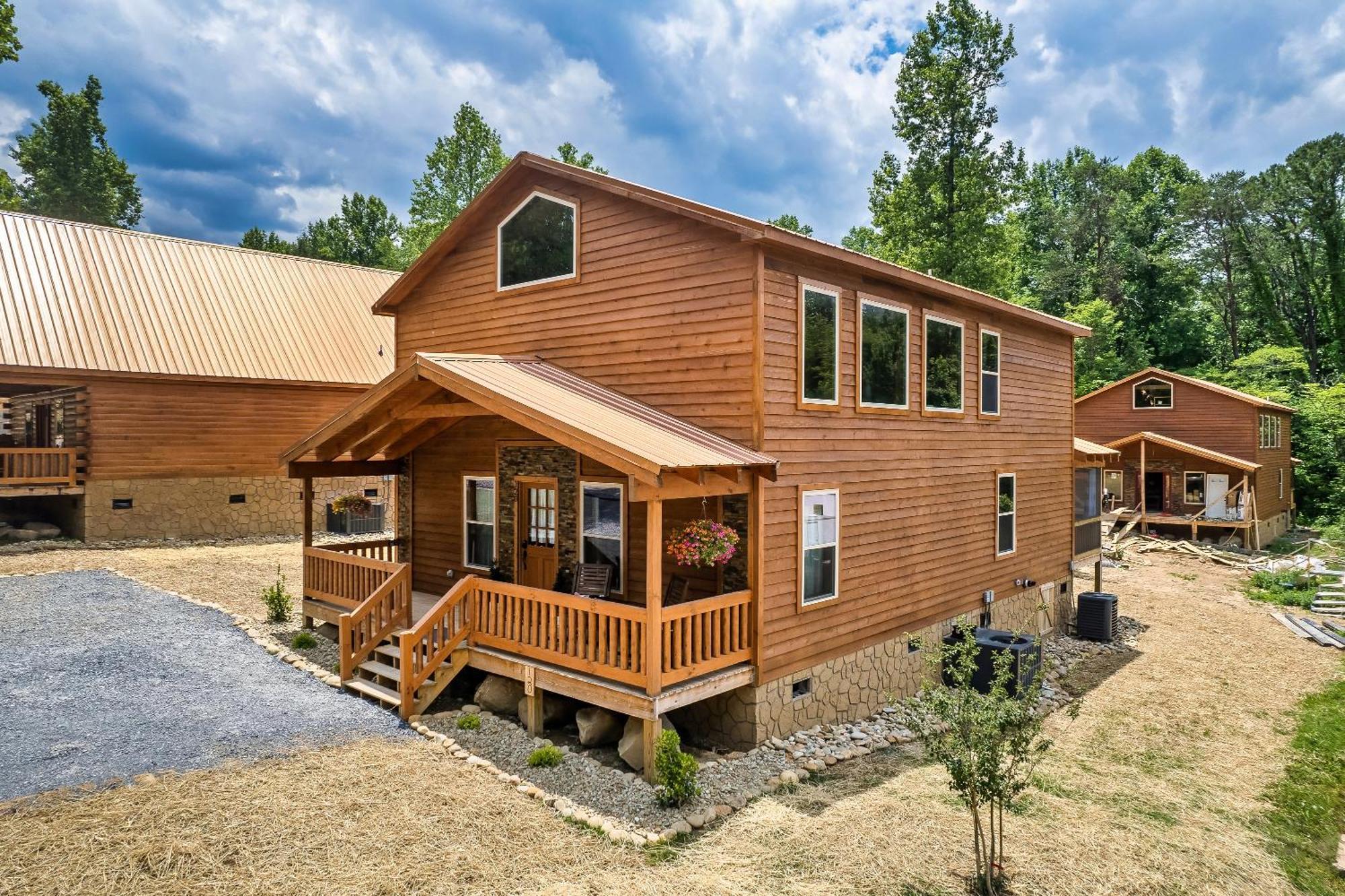 Smokiesboutiquecabins Would Love To Host You At Dolly'S Cute Cabin! 4 Suites With Private Bathrooms - Hot Tub, Fire Pit, Game Room, Resort Pool Open Memorial Day Through Labor Day! Gatlinburg Zewnętrze zdjęcie