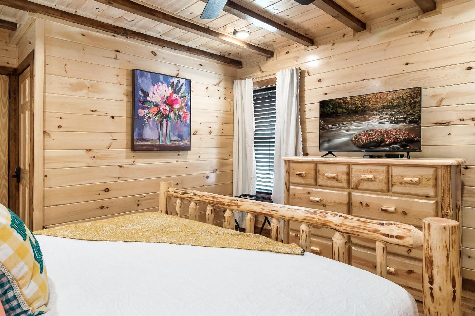 Smokiesboutiquecabins Would Love To Host You At Dolly'S Cute Cabin! 4 Suites With Private Bathrooms - Hot Tub, Fire Pit, Game Room, Resort Pool Open Memorial Day Through Labor Day! Gatlinburg Zewnętrze zdjęcie